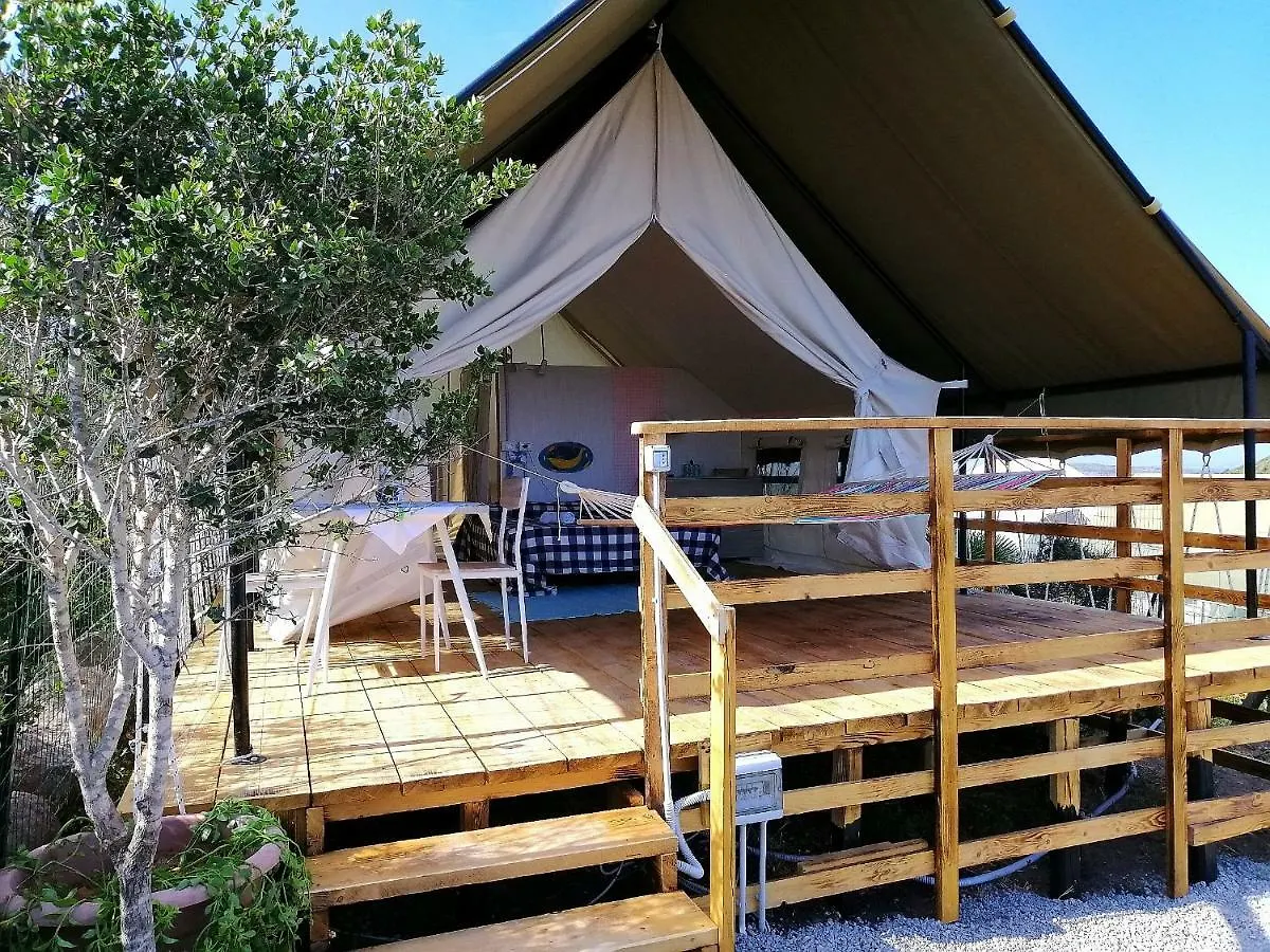Bauernhof Agriturismo Glamping Erbe Matte SantʼAntìoco Italien